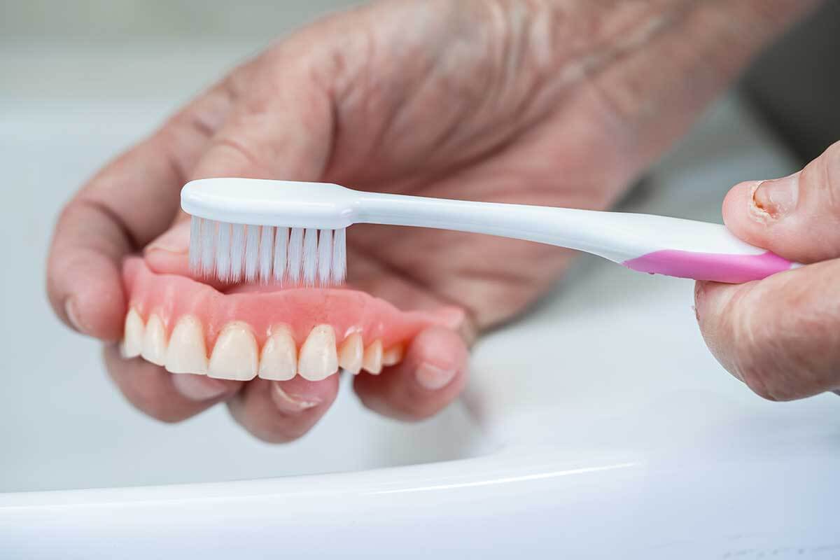 how-to-clean-dentures-cleaning-dentures